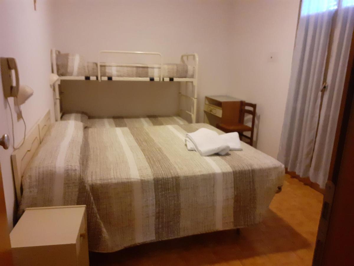 Hotel Rossini Римини Экстерьер фото