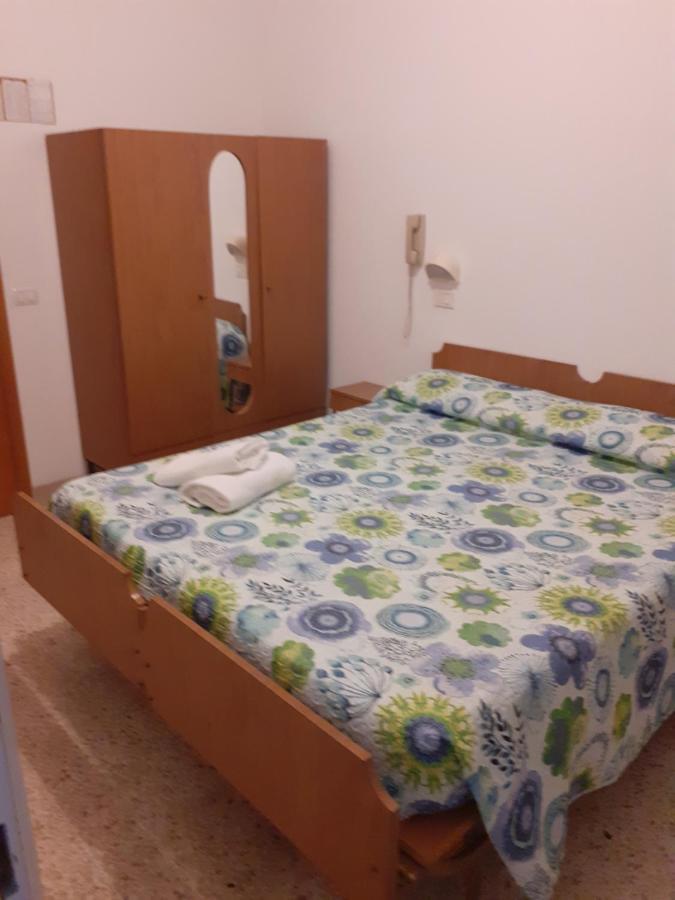 Hotel Rossini Римини Экстерьер фото