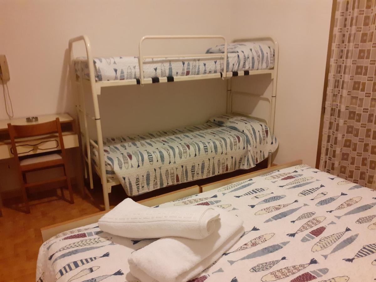 Hotel Rossini Римини Экстерьер фото