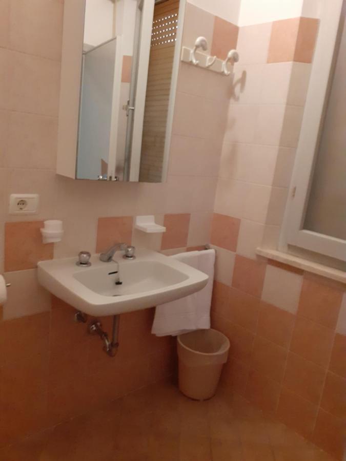 Hotel Rossini Римини Экстерьер фото