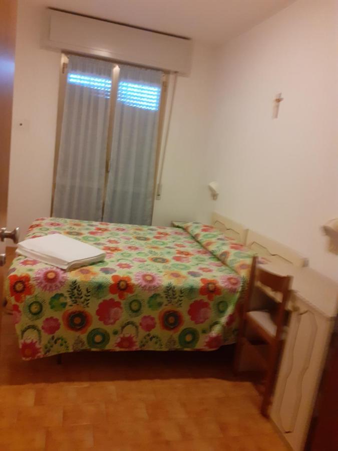 Hotel Rossini Римини Экстерьер фото